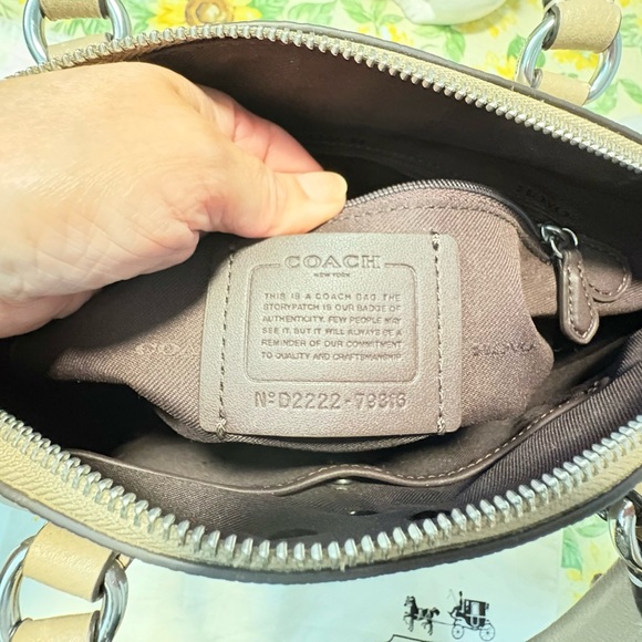 Coach Elise - Picture 4 of 11